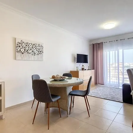 Alphamena Apartment *