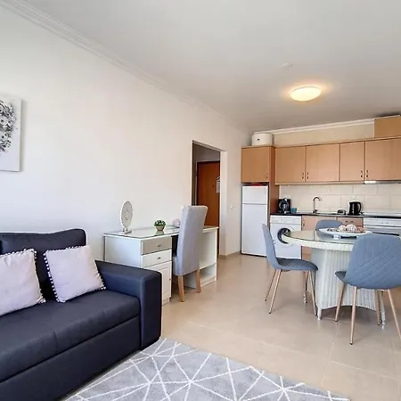 Alphamena Apartment *